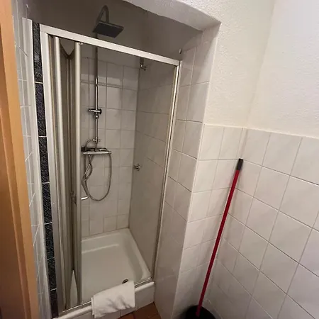 Monteurswohnung Mit Durchgangszimmer Naehe Innenstadt Apartamento Neumünster